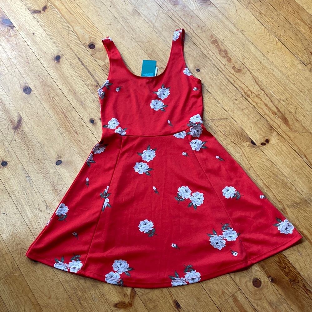 NWT NEW H&M sleeveless red floral dress 6